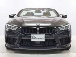 ♪BMWの代名詞といえるキドニー・グリル、一目でそれと分かる精悍な顔立ち。ホフマイスターキンクやキャラクターラインと呼ばれる側面デザインにより前傾姿勢を強調したスタイルは、走りを重視したBMWならでは