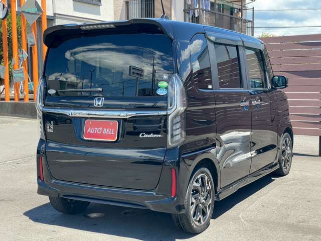 ご納車前には、徹底した内外装のクリーニングを心がけております。