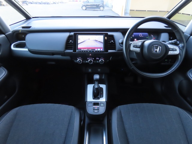 広びろとした視界が運転にゆとりを広げます