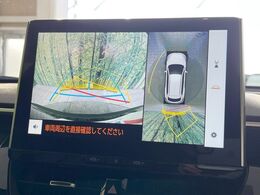【パノラミックビューモニター】専用のカメラにより、上から見下ろしたような視点で360度クルマの周囲を確認することができます☆死角部分も確認しやすく、狭い場所での切り返しや駐車もスムーズに行えます。