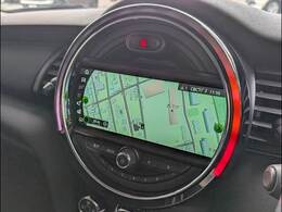 先進のBMW　タッチパッド付きi-driveとほぼ同性能のHDDナビゲーションになります。USBインターフェースやブルートゥースオーディオなど様々な先進機能をお楽しみいただけます。