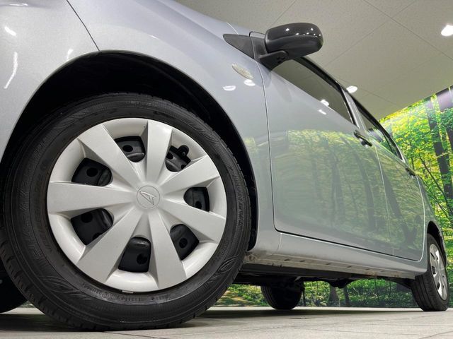 【純正14インチホイール】外観にマッチした純正ホイールを装着しております。各種社外アルミホイールや、スタッドレスタイヤも取扱いしております。是非ご相談ください♪