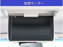 【後席モニター】純正12型後席モニターが付いています。後席でもTVやDVDがご覧頂けます。