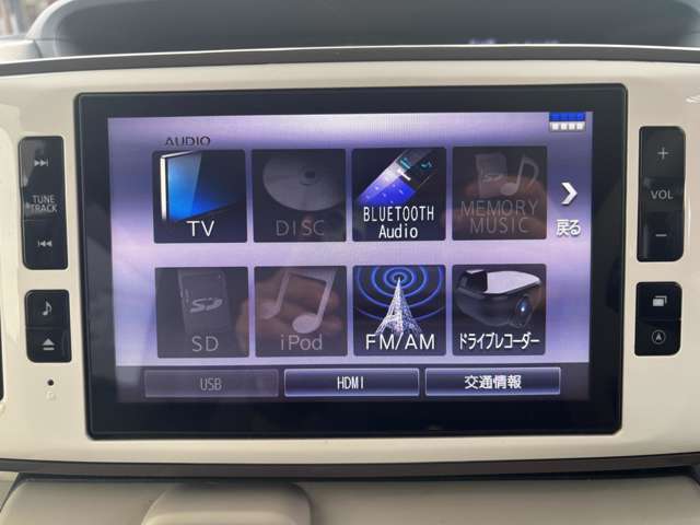 携帯電話をハンズフリーで通話できます。