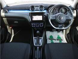 すっきりとしたスイフトらしいデザインのダッシュ回り！フロントビューの視認性もよく運転しやすいと思います★