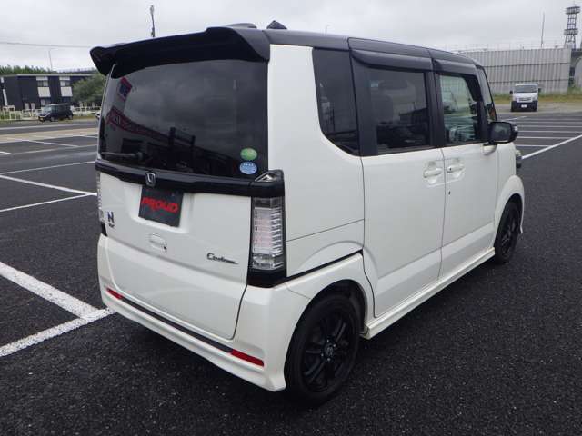 車両入庫チェックではエンジン・機関系をはじめ、電装装備、内装など100項目以上のチェックをしています。試乗も行なっていますのでご安心下さい。