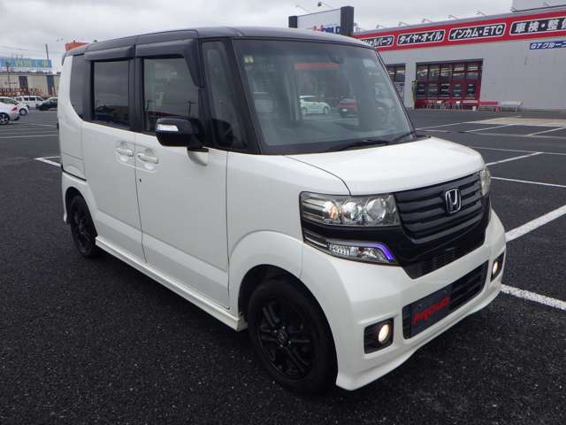 プラウドでは20代、30代のスタッフが元気よく対応させていただきます！「どんな車両があるのか見に来た」「ちょっと現車を見てみたい」などお気軽にご来店、ご相談ください♪