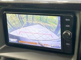 【バックカメラ】駐車時に後方がリアルタイム映像で確認できます。大型商業施設や立体駐車場での駐車時や、夜間のバック時に大活躍！運転スキルに関わらず、今や必須となった装備のひとつです！