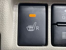 【シートヒーター】寒い日に重宝するシートヒーター！エアコンより早く温まってくれるので寒がりの人も安心ですね♪エアコンの温風は乾燥するから苦手、という方にもをおすすめです。