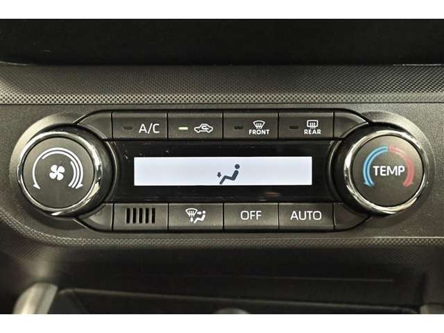 全車1年間走行距離無制限の保証付き！法定12ヶ月点検に準じた納車前整備を行います。「走る、曲がる、止まる」という車の基本性能に関わる機能や状態をチェックし、メンテナンスを実施します。