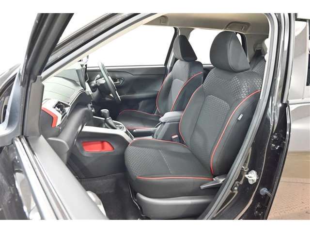 まるごとクリーニングは外装もボディ・タイヤはもちろん、エンジンルームまで徹底的に洗浄しています。さらにボディの磨き上げ、コーティングも行っています！！