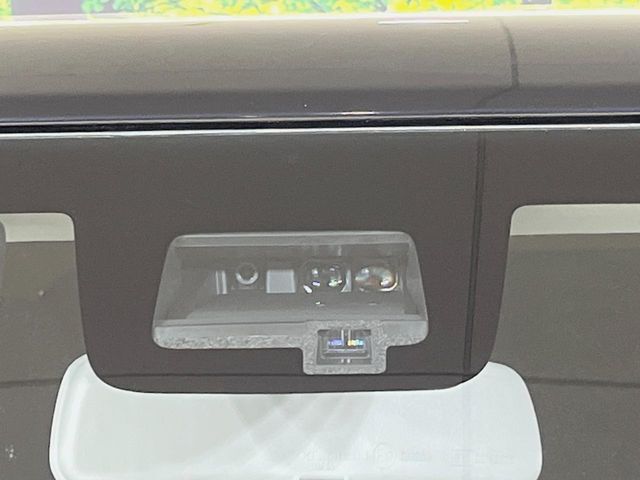 【スズキ　セーフティサポート】走行中に前方の車両等を認識し、衝突しそうな時は警報とブレーキで衝突回避と被害軽減をアシスト。より安全にドライブをお楽しみいただけます。