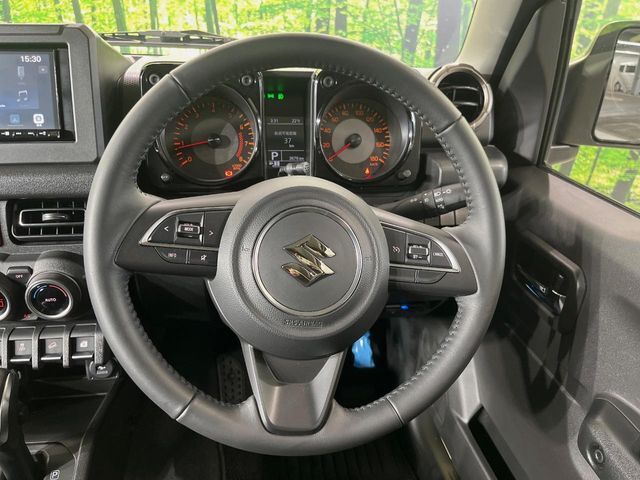 【純正革巻きステアリング】上質な革を使用することで、手にしっかり馴染みとても運転しやすいハンドルです♪