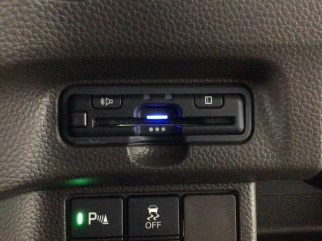 【ETC車載器】もはや必須アイテムのETCを搭載！高速道路のご利用時にとても便利！わずらわしい料金所での現金支払いが不要となりスムーズに通過できます♪