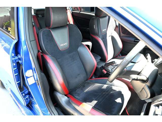 メーカーオプション「RECAROスポーツシート」装着。＜タイプS専用オプション＞