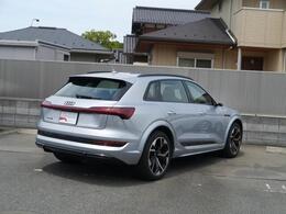 遠方へのご納車も承っております。　ご納車後は最寄のアウディ正規ディーラーで点検整備や保証修理が受けられます。