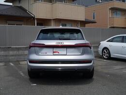 当店はアウディフォルクスワーゲンリテールジャパンの取扱車両でしたら、どちらの店舗のお車でもお取り寄せ可能です。