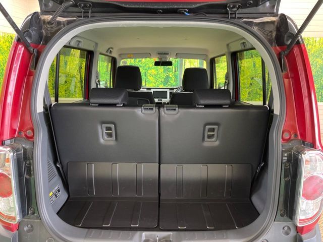 普段のお買い物や通勤、送迎等に十分な荷室スペースを確保しております。セカンドシートを倒すと、大きな荷物の積載も可能です♪