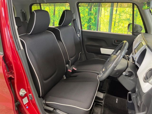 運転席シート廻りは使用感も少なく、良好な状態となっています。丁寧に使われていたことがよくわかりますね。