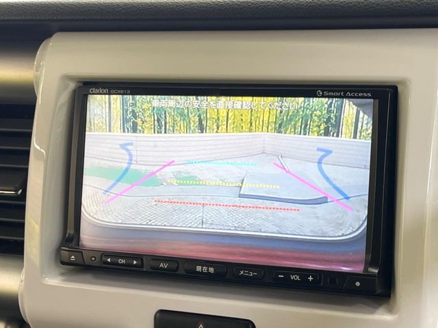 【バックカメラ】駐車時に後方がリアルタイム映像で確認できます。大型商業施設や立体駐車場での駐車時や、夜間のバック時に大活躍！運転スキルに関わらず、今や必須となった装備のひとつです！