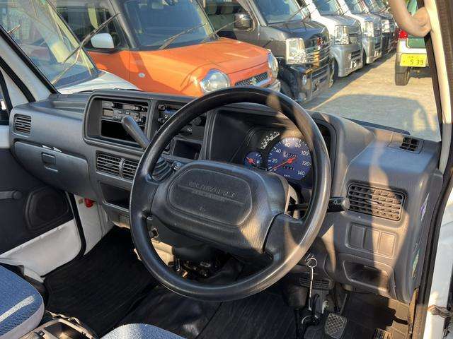 展示台数約100台以上！お手頃価格の軽自動車からコンパクトカー・ミニバンなど多彩なラインナップでお客様をお待ちしております！