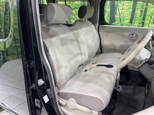 運転席シート廻りは使用感も少なく、良好な状態となっています。丁寧に使われていたことがよくわかりますね。