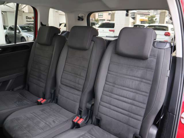 ■リアシート　後部座席には全席3点固定式のシートベルトを完備。さらにはカーテンエアバッグを標準装備し、大切な家族の安全を守ります。