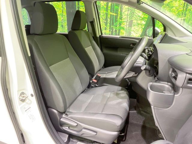 運転席シート廻りは使用感も少なく、良好な状態となっています。丁寧に使われていたことがよくわかりますね。