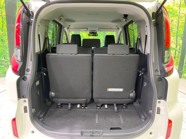普段のお買い物や通勤、送迎等に十分な荷室スペースを確保しております。セカンドシートを倒すと、大きな荷物の積載も可能です♪