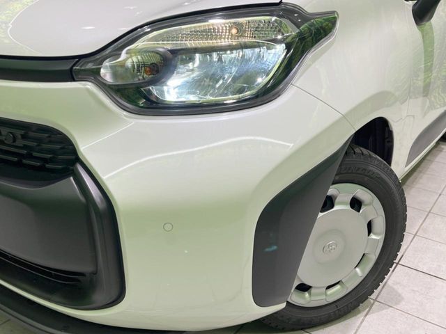 【LEDヘッドライト】悪天候や夜間走行時も良好な視界を確保し安心して運転できる高輝度LEDヘッドライトを装備！点灯速度が早く、消費電力も抑えられています。