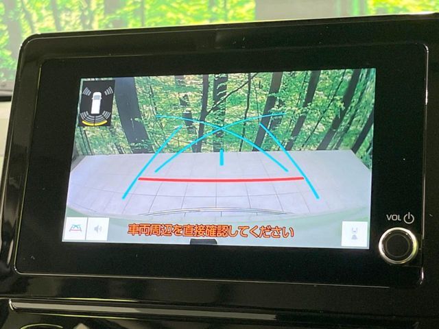 【バックカメラ】駐車時に後方がリアルタイム映像で確認できます。大型商業施設や立体駐車場での駐車時や、夜間のバック時に大活躍！運転スキルに関わらず、今や必須となった装備のひとつです！