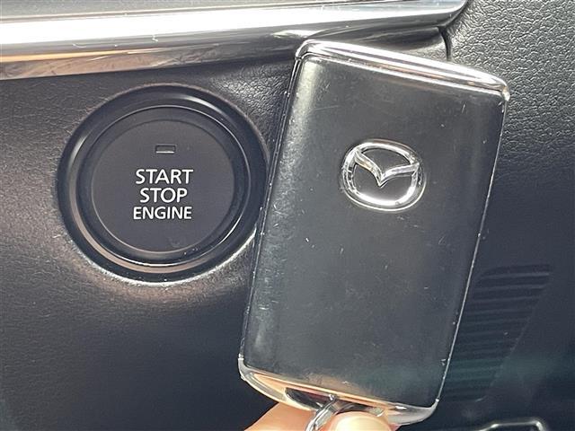 こちら付属品の写真です。写真に載っているものが全てです。ご不明な点があれば何なりとお問合わせください。担当のスタッフがお客様のご不安に対応させていただきます。中古車は一物一価なので、早い者勝ちです。