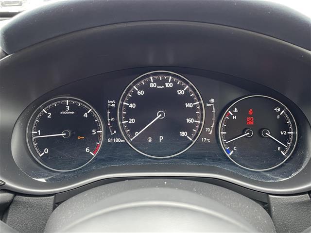 こちらメーター周りの写真になります。第三者機関でしっかりチェックをしております。ガリバーではメーター改ざん、走行不明の車は一台もありません。お客様が安心できる車両のみを取り扱っております！