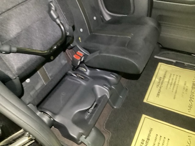 はね上げて、高さのある荷物も積めます。
