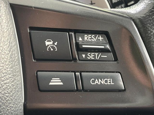 【全車速追従機能付クルーズコントロール】高速道路での長距離走行が楽に！！自動で速度を保つクルーズコントロールが、衝突軽減システムと連携し、前方の車両を感知して車間を保つように速度調節してくれます！！