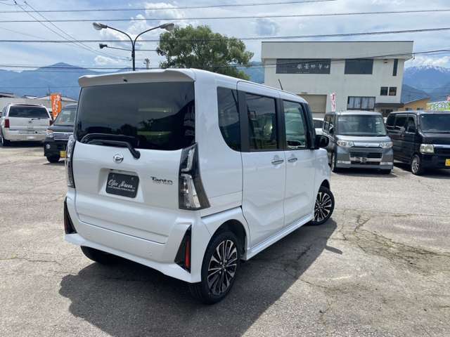 ウォークスルー/スマートアシスト/コーナーソナー/アイドリングストップ/車線逸脱警報/プッシュスタート/横滑り防止機能/革巻きステアリング/衝突軽減ブレーキ/ハーフレザーシート/スマートキー2本