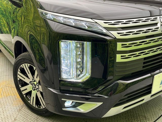 【LEDヘッドライト】悪天候や夜間走行時も良好な視界を確保し安心して運転できる高輝度LEDヘッドライトを装備！点灯速度が早く、消費電力も抑えられています。