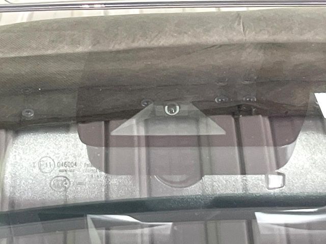 【トヨタセーフティセンス】走行中に前方の車両等を認識し、衝突しそうな時は警報とブレーキで衝突回避と被害軽減をアシスト。より安全にドライブをお楽しみいただけます。