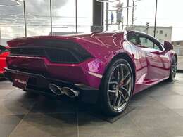 V型10気筒DOHC40バルブ 580ps/8000rpm  55.1kgm/6500rpm(カタログ値) 245/30ZR20-305/30ZR20 マットチタンMIMAS鍛造純正ホイール カーボンブレーキ＆オレンジキャリパー　カーボンエンジンBAY　ガラスエンジンフード