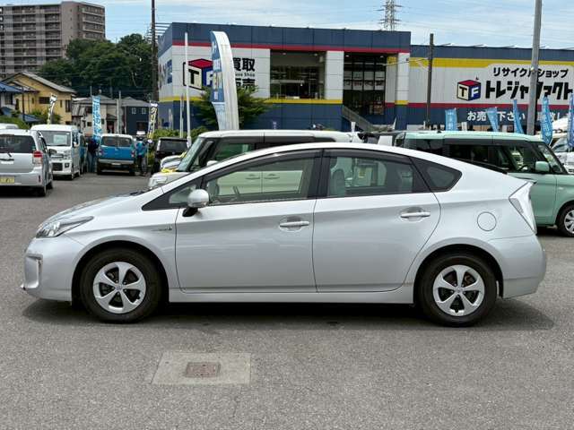 公的機関「（財）日本自動車査定協会」の基準を採用。日本オートオークション協議会「走行距離管理システム」で距離に不正が無いかもチェック済みです。