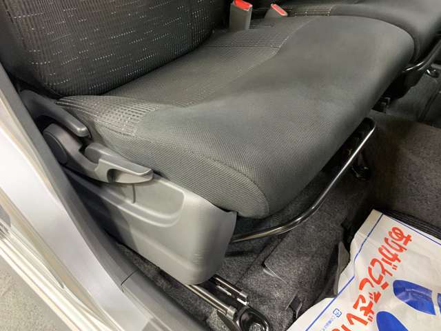 【アクセス便利】当店は竜王IC・栗東湖南ICから車で15分。滋賀県湖南市にある大型ショッピングセンター『イオンタウン湖南』内にある自動車販売店です。お買い物ついでにお気軽にお立ちよりください。