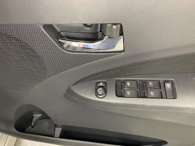 【Color's安心保証】1年保証をご用意しております。保証対象は電球やヒューズ1個からエアコン、エンジンまで広範囲を保証！！買ってからの安心をサポート致します。