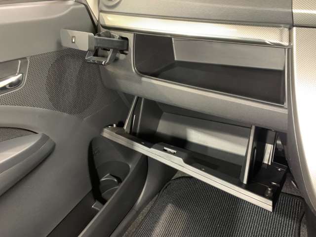 【アクセス便利】当店は竜王IC・栗東湖南ICから車で15分。滋賀県湖南市にある大型ショッピングセンター『イオンタウン湖南』内にある自動車販売店です。お買い物ついでにお気軽にお立ちよりください。