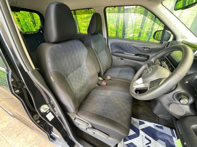 運転席シート廻りは使用感も少なく、良好な状態となっています。丁寧に使われていたことがよくわかりますね。