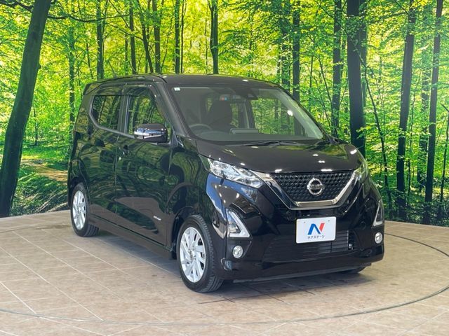 大好評のボディコーティング「弾スプラッシュコート」もご納車までに施工可能。通常のガラスコートと異なる、耐久年数6年の無機質ガラスコーティングが、ボディをキレイな状態に保ってくれます。