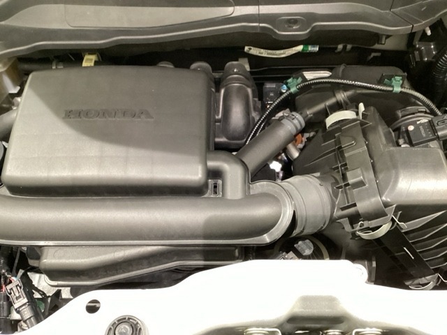 ホンダスタッフがしっかり整備して保証付きにてお渡し致します。エンジンルーム＆室内ルームともにクリーニング済みで清潔です。快適なドライブをお楽しみください。
