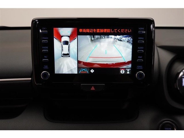 車の前後左右に取り付けられたカメラで、視線やバックモニターでは死角となる前方や真横も確認できます。狭い駐車スペースもスムーズに駐車できます。