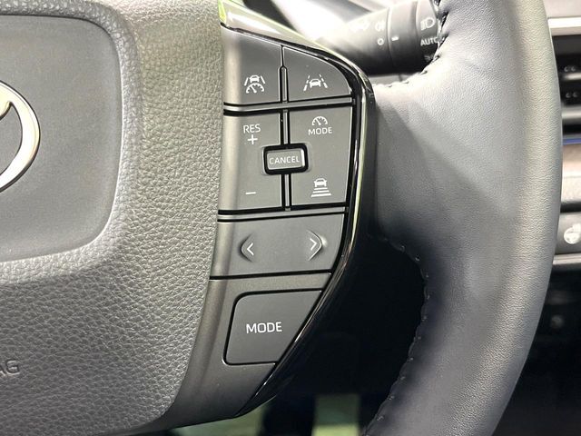 【レーダークルーズコントロール】高速道路での長距離走行が楽に！！自動で速度を保つクルーズコントロールが、衝突軽減システムと連携し、前方の車両を感知して車間を保つように速度調節してくれます！！