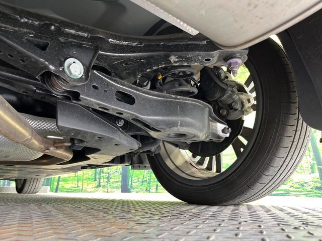 お車を安心してお乗りいただく為には、足回りの定期点検が欠かせません。サービスサポート（有償保証）では無料点検もご提供しており、安心のカーライフをお過ごしいただけるサポート体制が整っています。