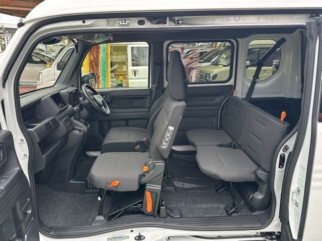 ★5年間新車保障★初度登録から5年間の新車保証が含まれています。長期間、安心してお乗り頂けます！保障費用は支払総額に含まれています！遠方のお客様は保証継承後、お近くのディーラーにて保証が受けられます！